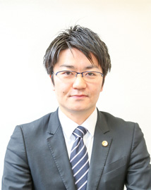 弁護士　出崎　竜也