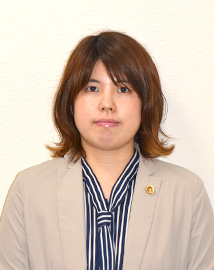 弁護士　山中　麻椰